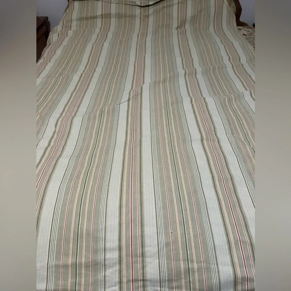 20. Waverly Reversible Twin Size Duvet Cover